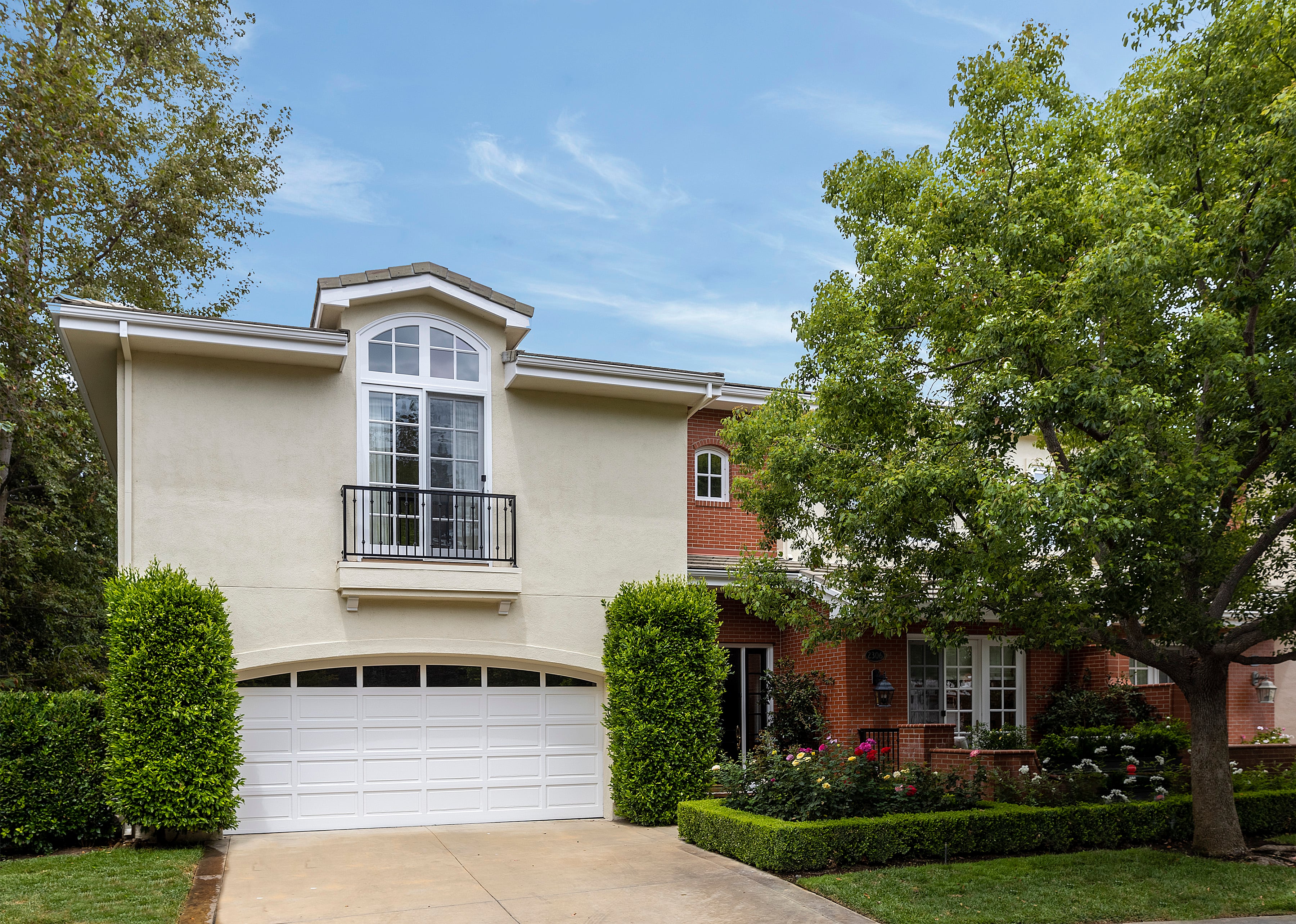 Estate on Heatherbank Court in Sherwood Country Club Estates, Thousand Oaks
